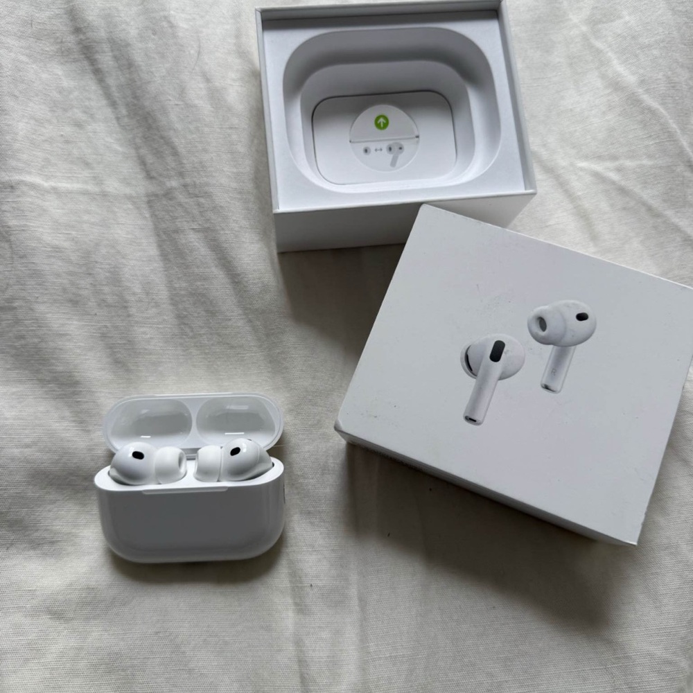 Apple White Wireless Earbuds